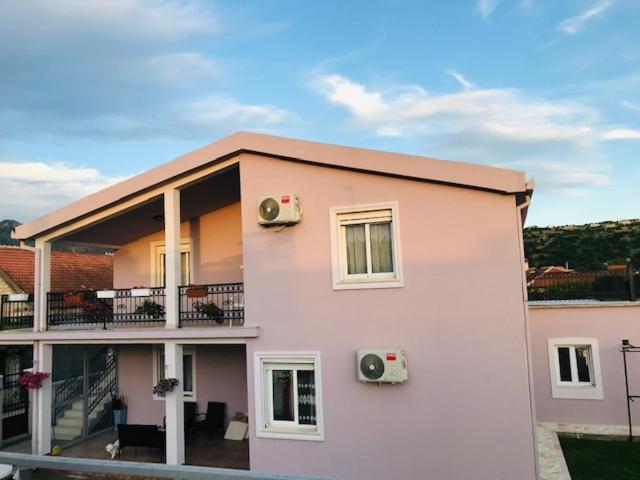 Apartman Mona Podgorica Bagian luar foto