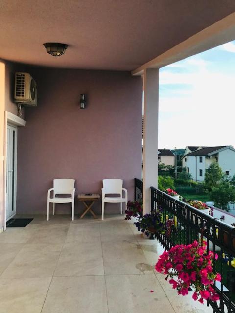Apartman Mona Podgorica Bagian luar foto