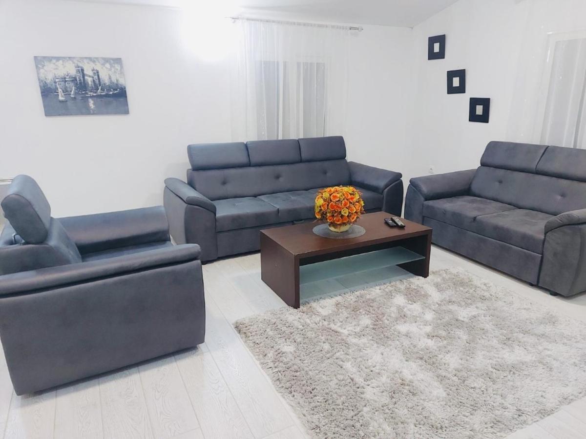 Apartman Mona Podgorica Bagian luar foto