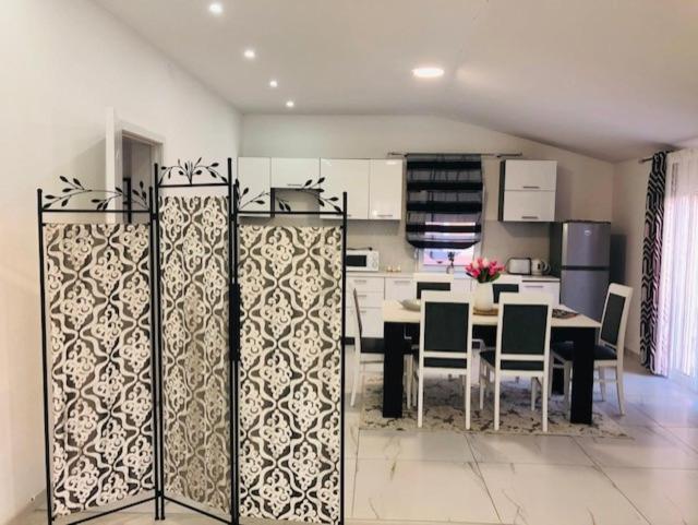 Apartman Mona Podgorica Bagian luar foto