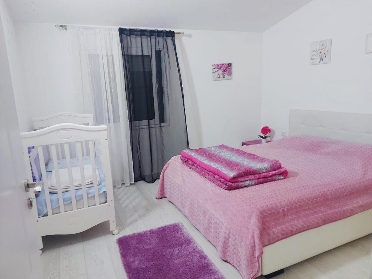 Apartman Mona Podgorica Bagian luar foto