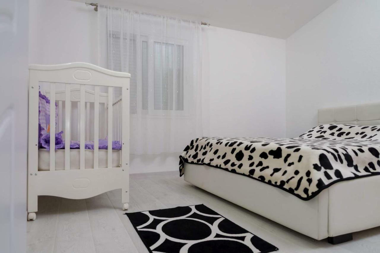 Apartman Mona Podgorica Bagian luar foto